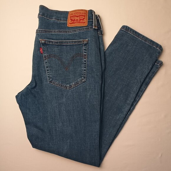 Levi's Boyfriend Jeans Size 30/10 Mid Rise Slim Leg Medium Wash Distrressed - Picture 1 of 9
